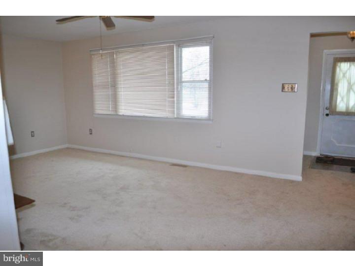 576 Jefferson Road Mullica Hill, NJ 08062 - Photo 8 of 21 Living Room