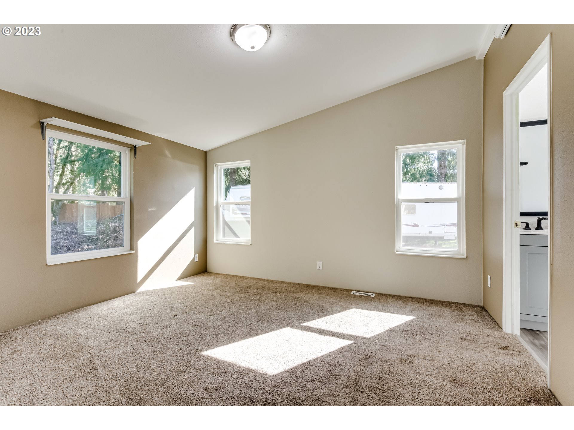 88716 Knight Road Veneta, OR 97487 - Photo 16 of 31 Bedroom, Primary