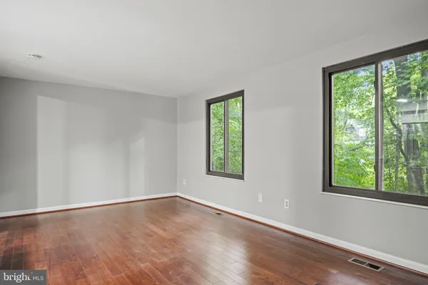 $3,150 | 5863 Jackson Oak Court, Burke, VA 22015