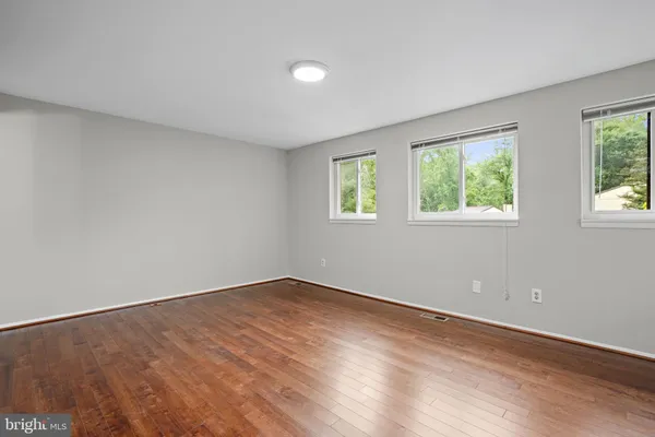 $3,150 | 5863 Jackson Oak Court, Burke, VA 22015