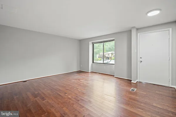 $3,150 | 5863 Jackson Oak Court, Burke, VA 22015
