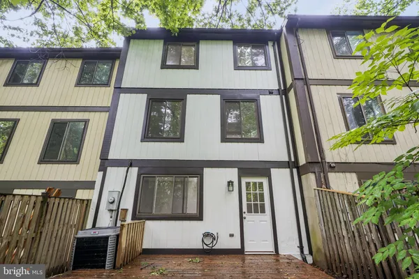 $3,150 | 5863 Jackson Oak Court, Burke, VA 22015