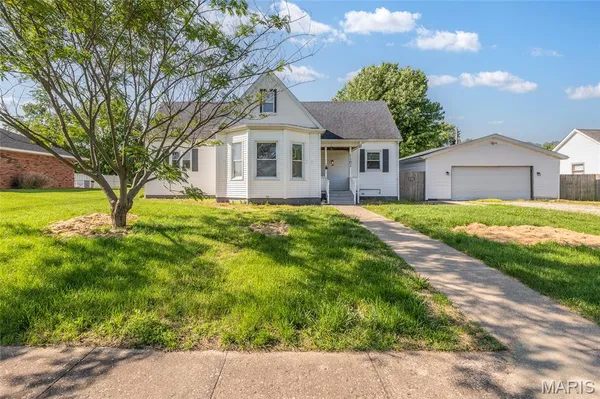 $172,500 | 1102 West 6th Street, Staunton, IL 62088