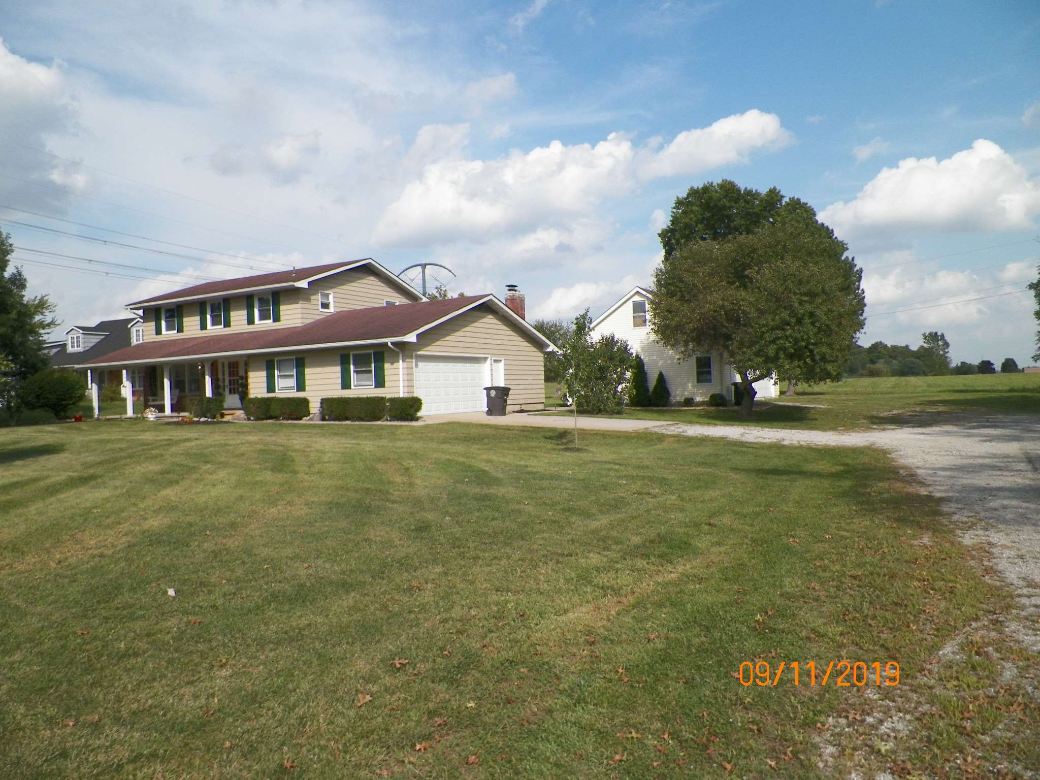 9218 Auburn Road Fort Wayne, IN 46825 - Photo 2 of 27