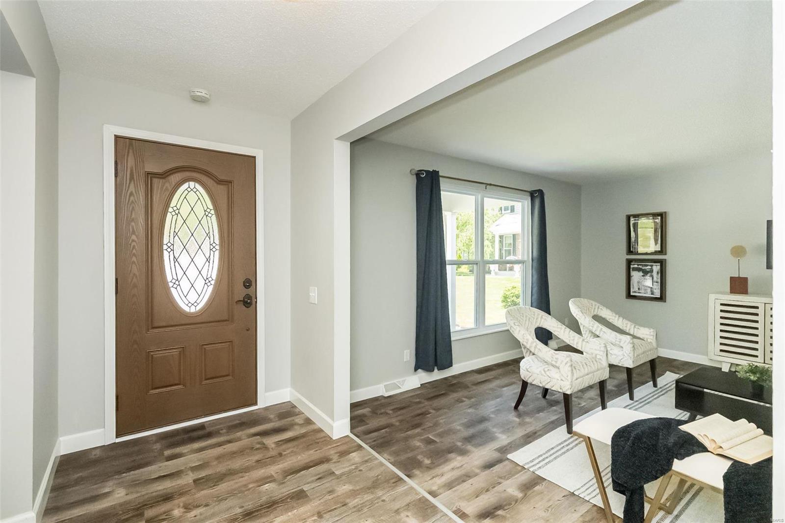 890 Rustic Manor Circle Ballwin, MO 63011 - Photo 2 of 28