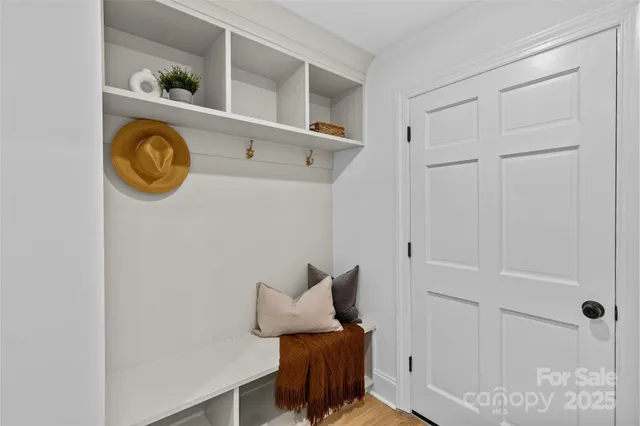 a view of entryway with washer and dryer