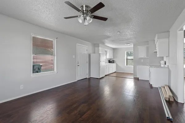 $995 | 120 East Monterey Street, Unit 120, Denison, TX 75021