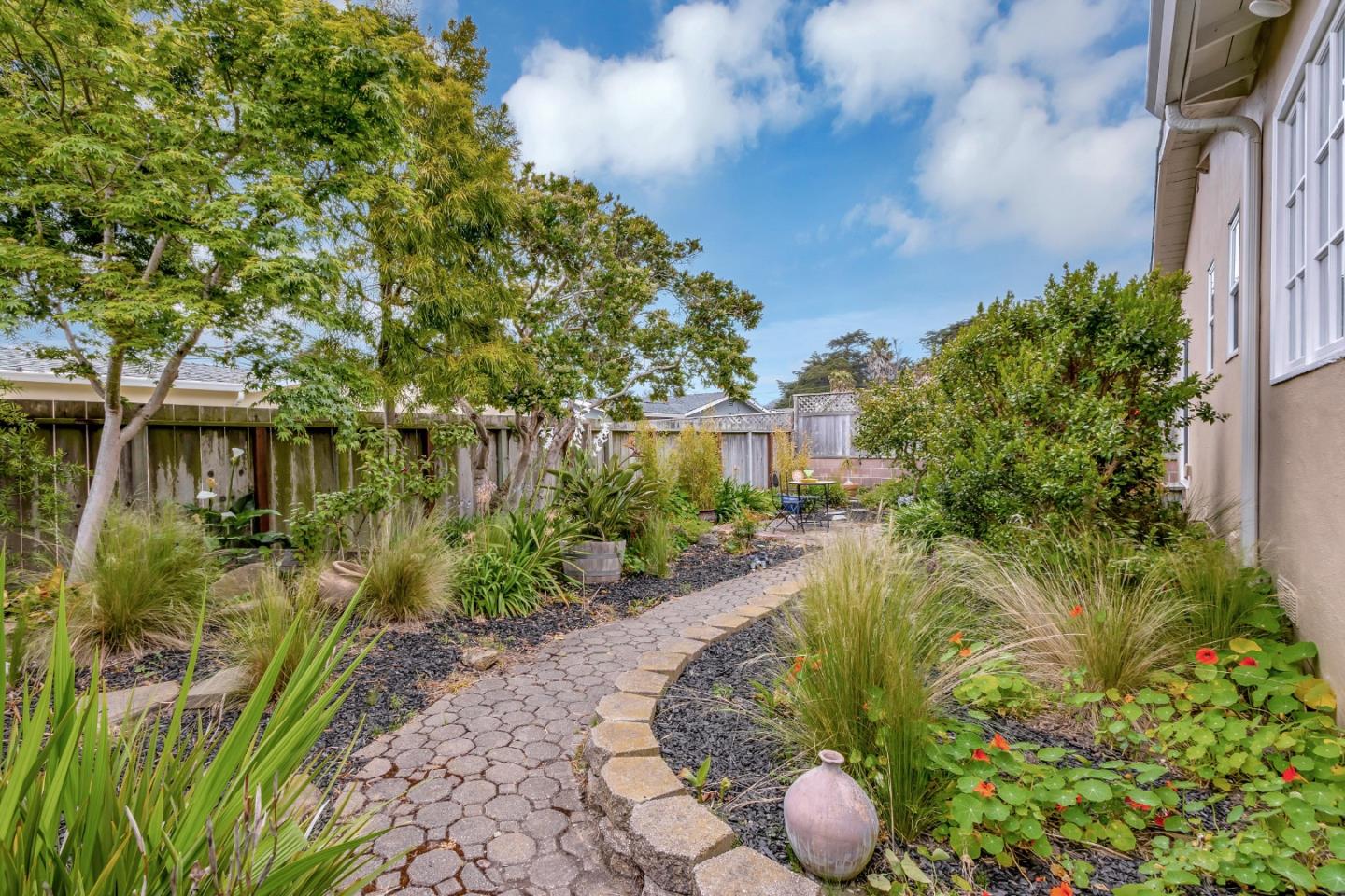 744 Arleen Way Pacifica, CA 94044 - Photo 4 of 9