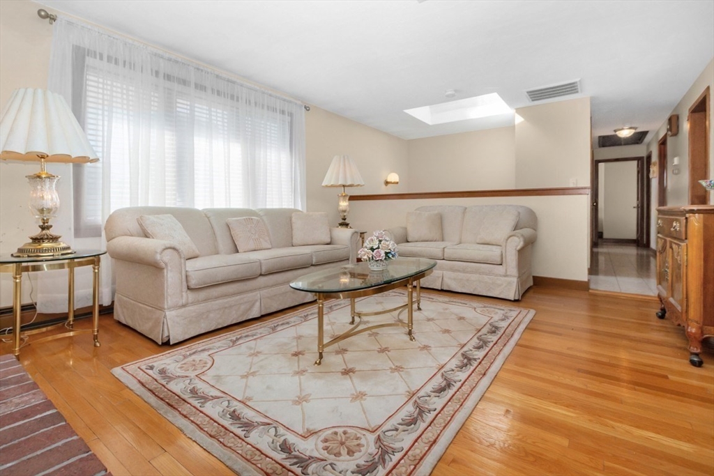 61 Canterbury Road Waltham, MA 02453 - Photo 5 of 30
