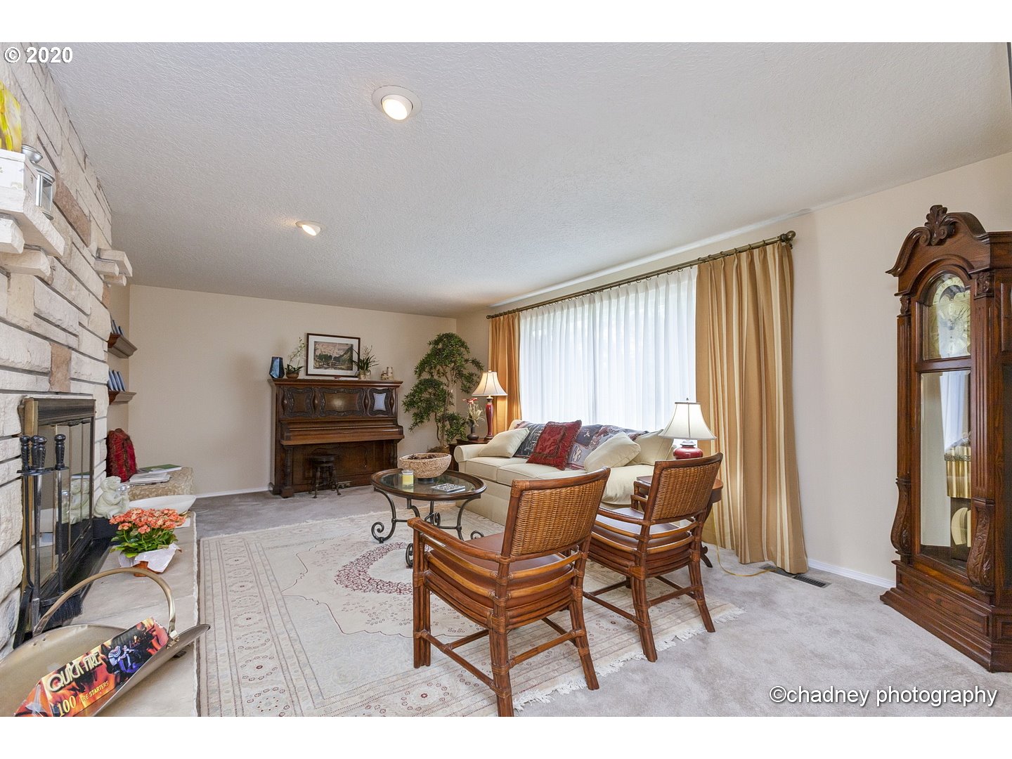 16911 Southeast Sager Road Happy Valley, OR 97086 - Photo 4 of 28 Living Room