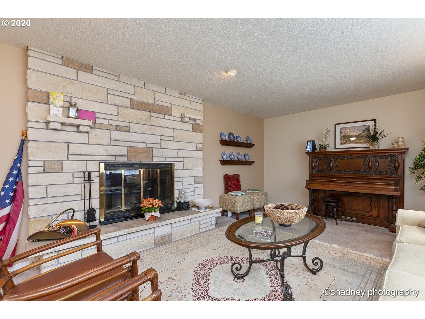 16911 Southeast Sager Road Happy Valley, OR 97086 - Photo 5 of 28 Living Room