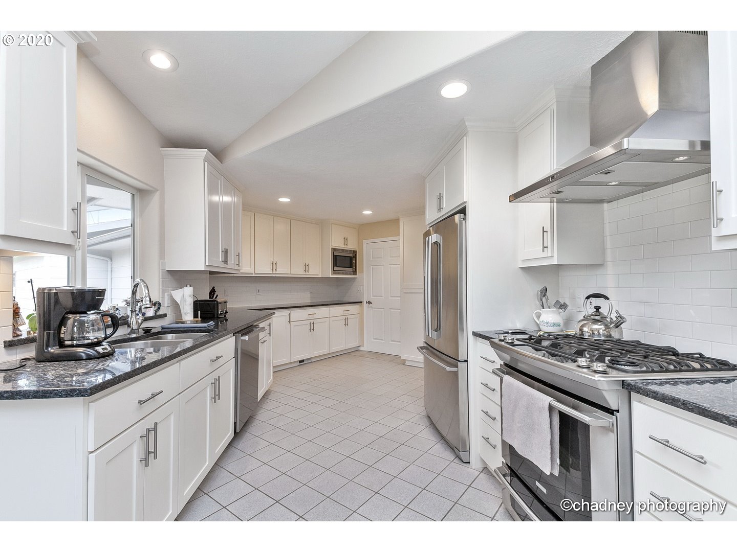 16911 Southeast Sager Road Happy Valley, OR 97086 - Photo 10 of 28 Kitchen