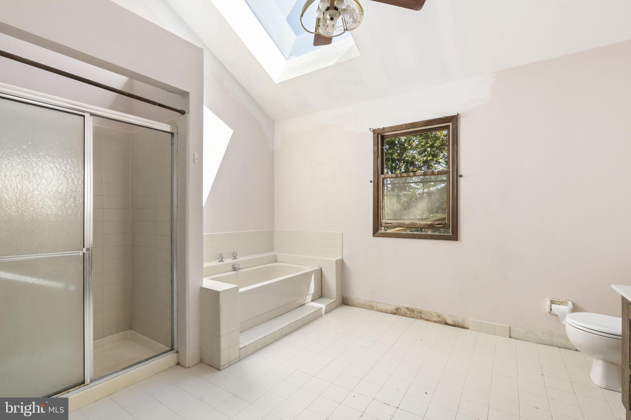 1 Wayne Circle Lower Gwynedd, PA 19002 - Photo 29 of 44 Primary Bathroom w/Shower Stall and Tub