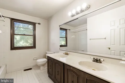 $699,900 | 1 Wayne Circle, Lower Gwynedd, PA 19002