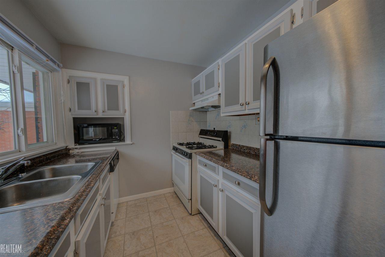 92 Boyken Road Rochester, MI 48307 - Photo 8 of 21 31340610-7.JPG