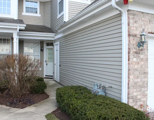 $2,100 | 1062 Sheridan Circle, Naperville, IL 60563