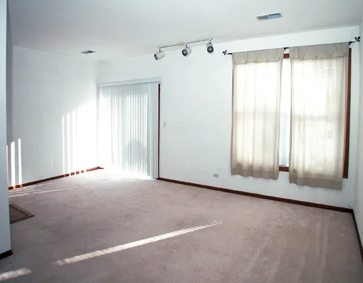 $2,100 | 1062 Sheridan Circle, Naperville, IL 60563