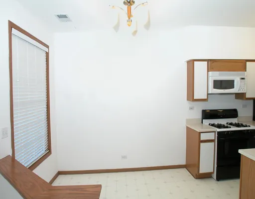 $2,100 | 1062 Sheridan Circle, Naperville, IL 60563
