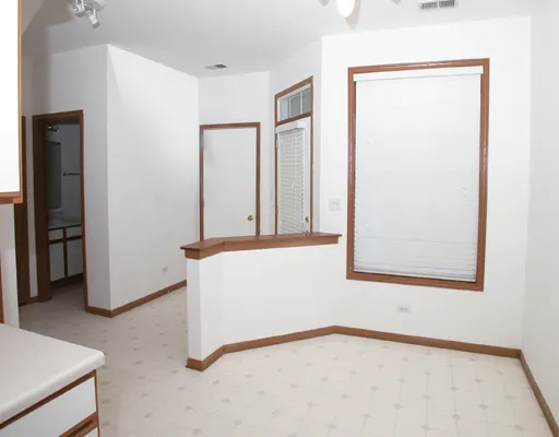 $2,100 | 1062 Sheridan Circle, Naperville, IL 60563