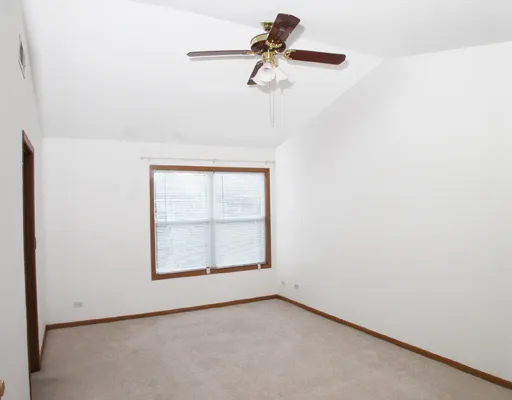$2,100 | 1062 Sheridan Circle, Naperville, IL 60563