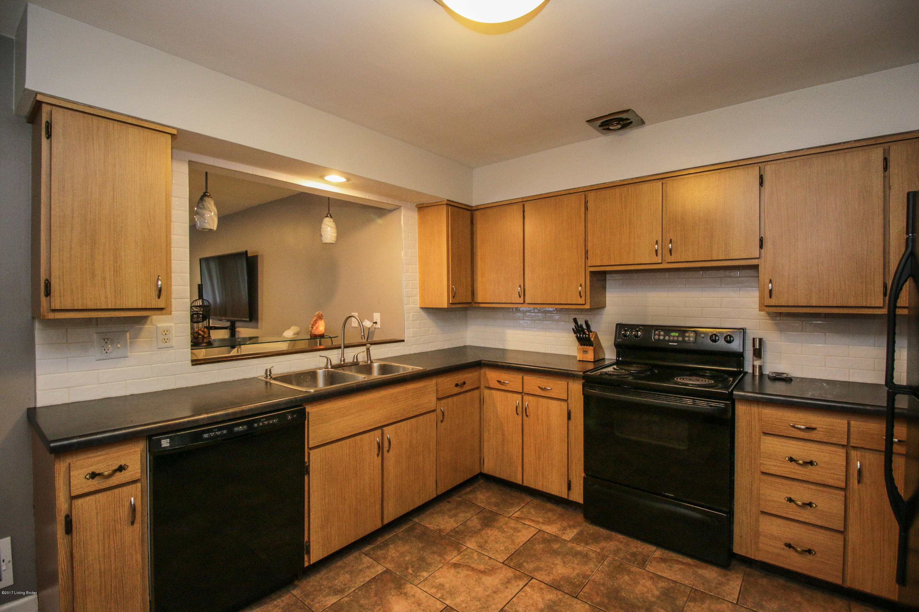 4613 Tween Road Louisville, KY 40207 - Photo 12 of 35 29