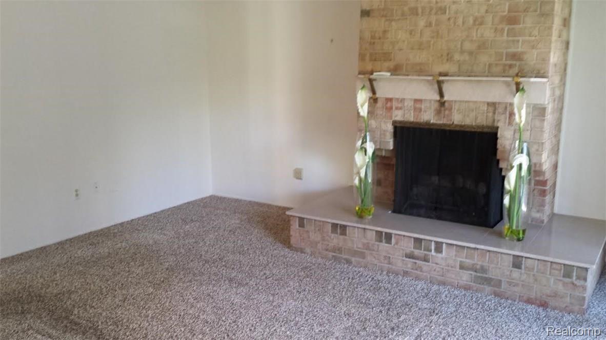 722 Oak Brook Ridge Drive, Unit 100 Rochester, MI 48307 - Photo 4 of 19 LR4.jpg