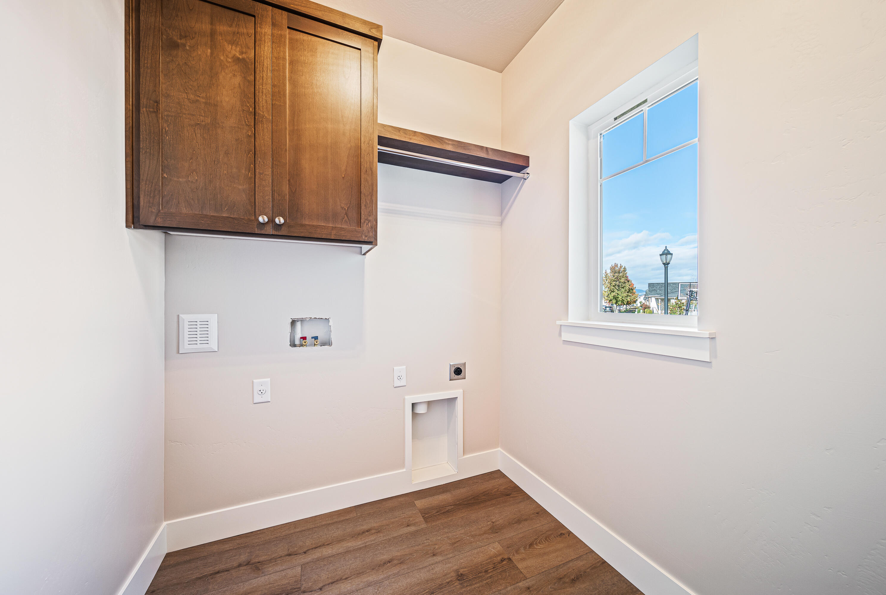 445 Cheney Loop Central Point, OR 97502 - Photo 26 of 35 29