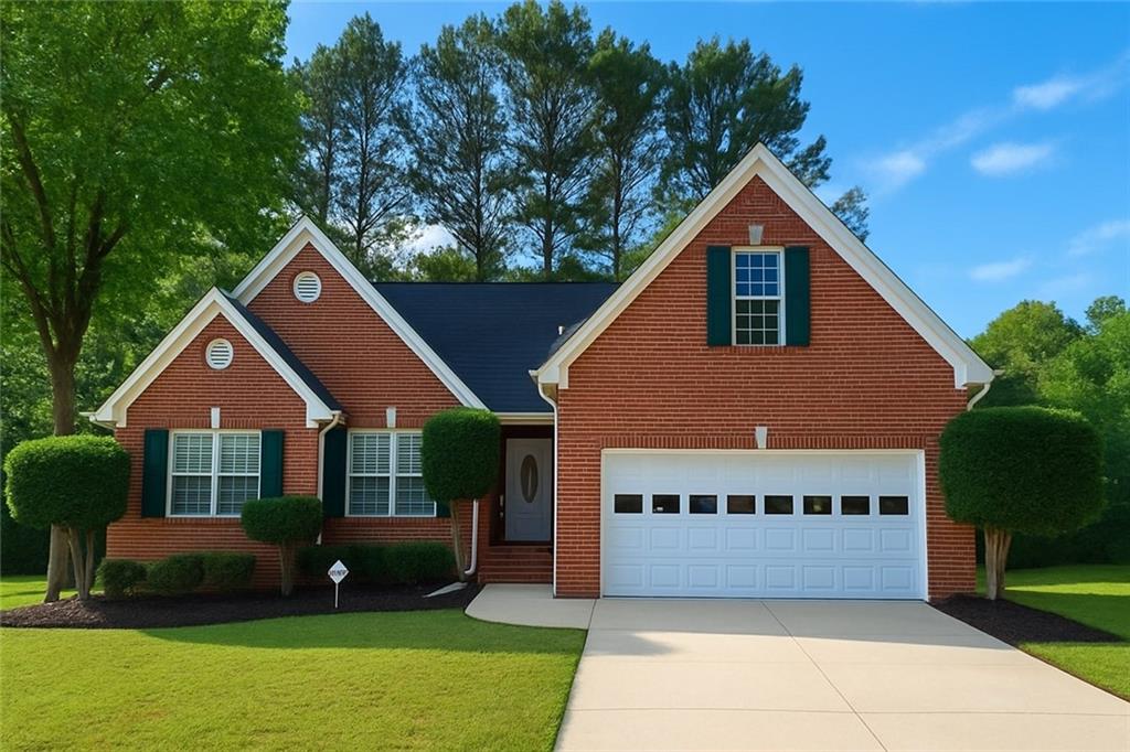 a view of front a house with a yard