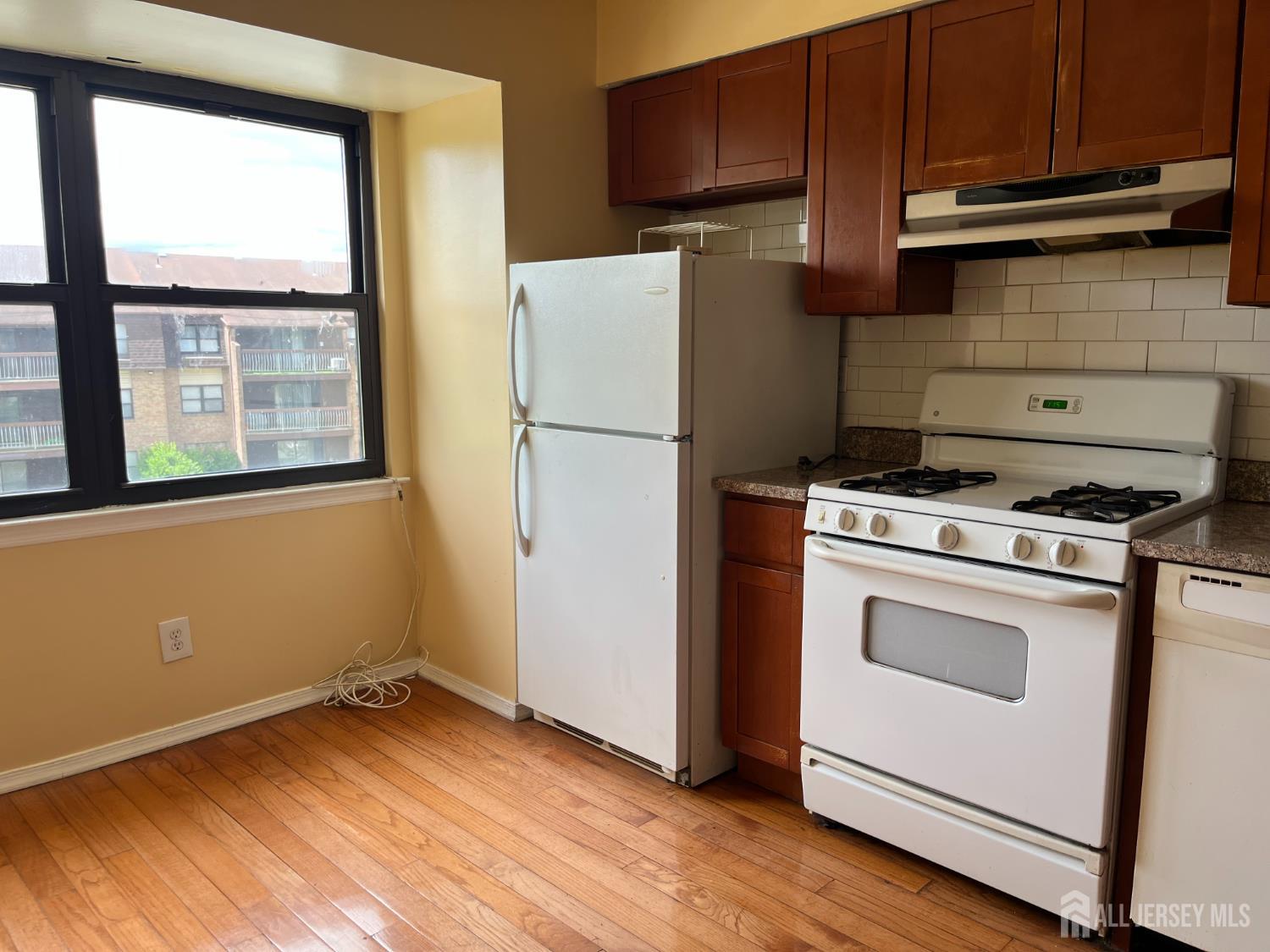 1941 Raspberry Court Edison, NJ 08817 - Photo 3 of 13