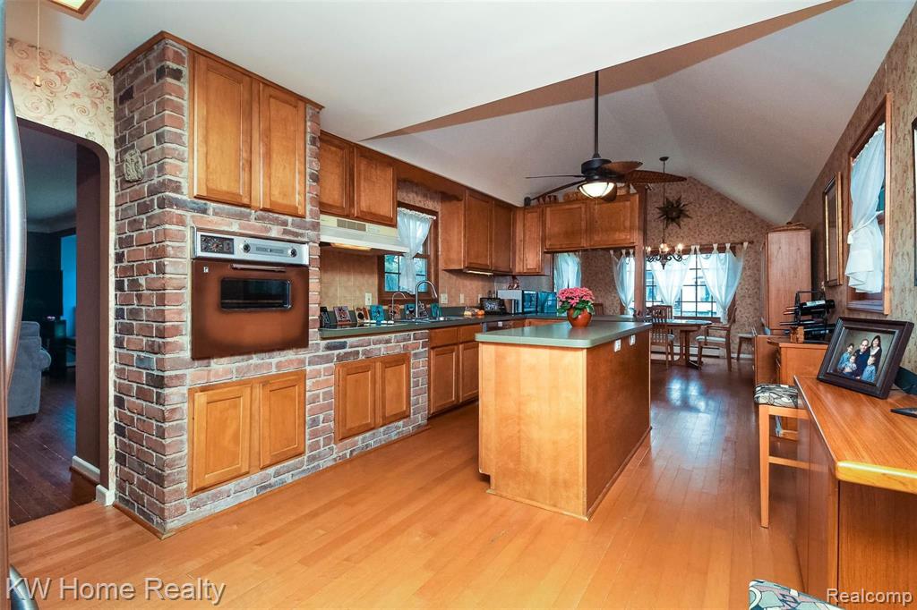 4659 White Lake Road White Lake, MI 48383 - Photo 13 of 62