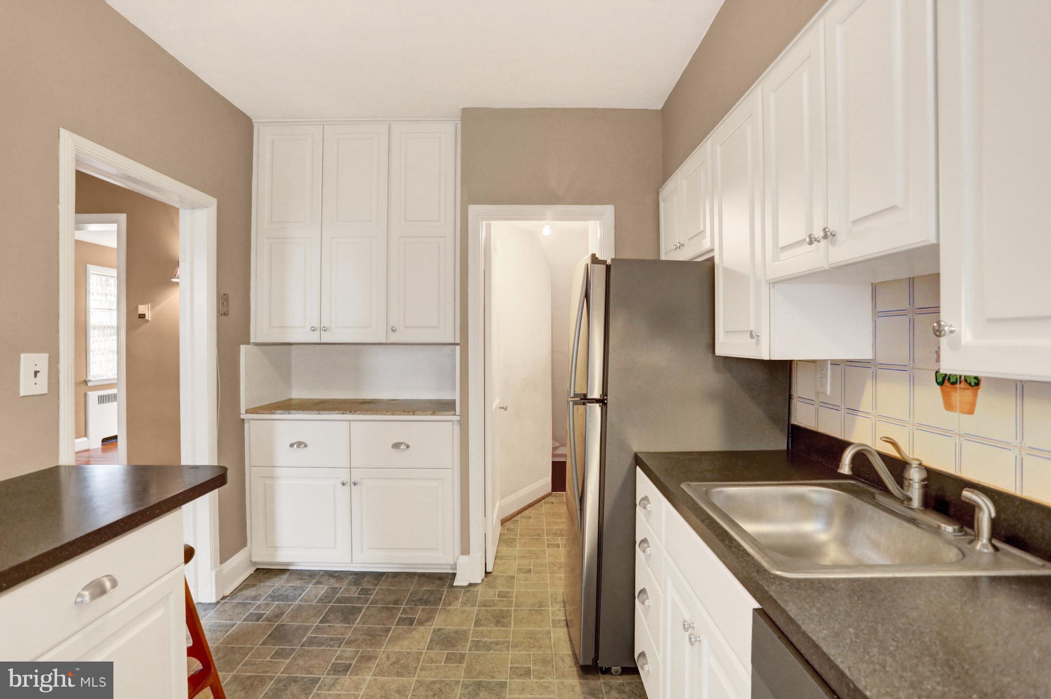 1528 Shadyside Road Baltimore, MD 21218 - Photo 12 of 27 Beautiful marble slab in the butler's pantry area