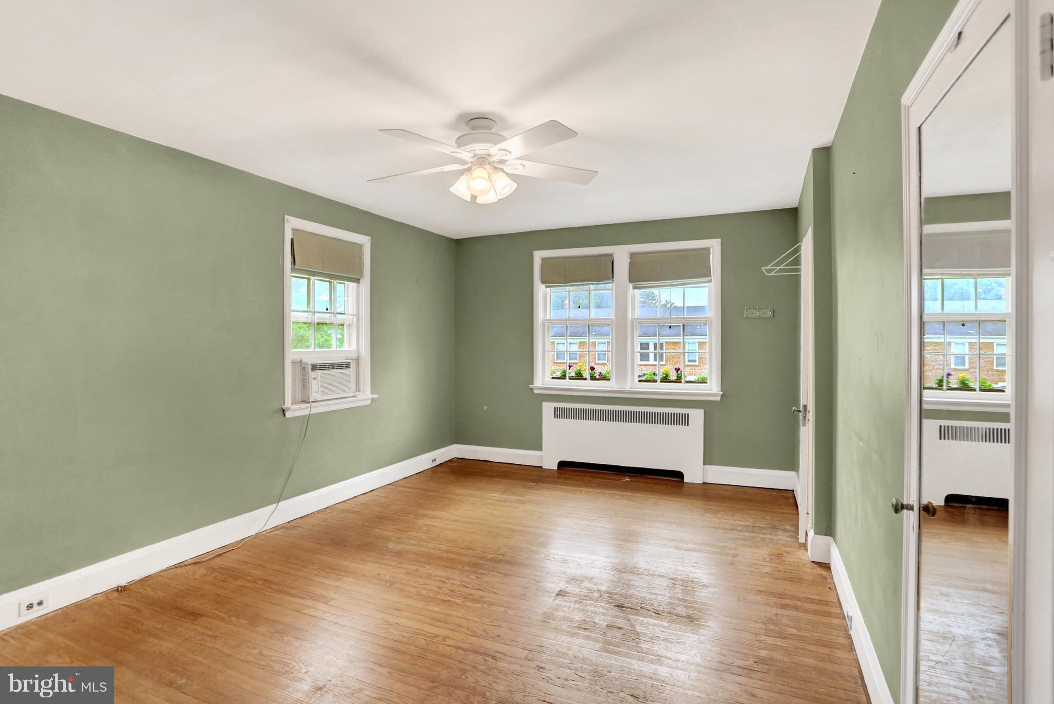 1528 Shadyside Road Baltimore, MD 21218 - Photo 19 of 27 Huge master bedroom w/window boxes
