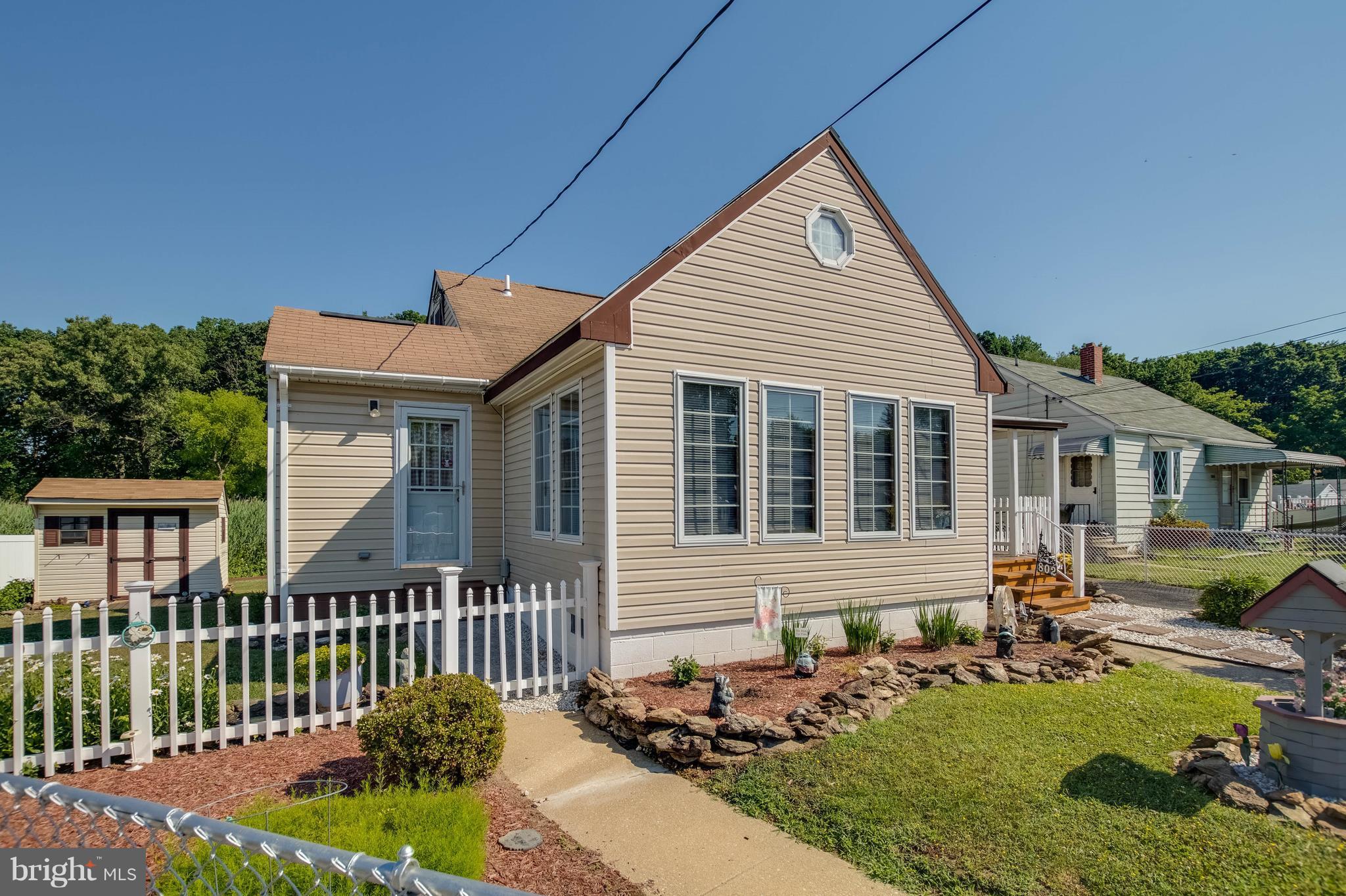 802 Martin Road Baltimore, MD 21221 - Photo 2 of 25 Vinyl Fenced Yard