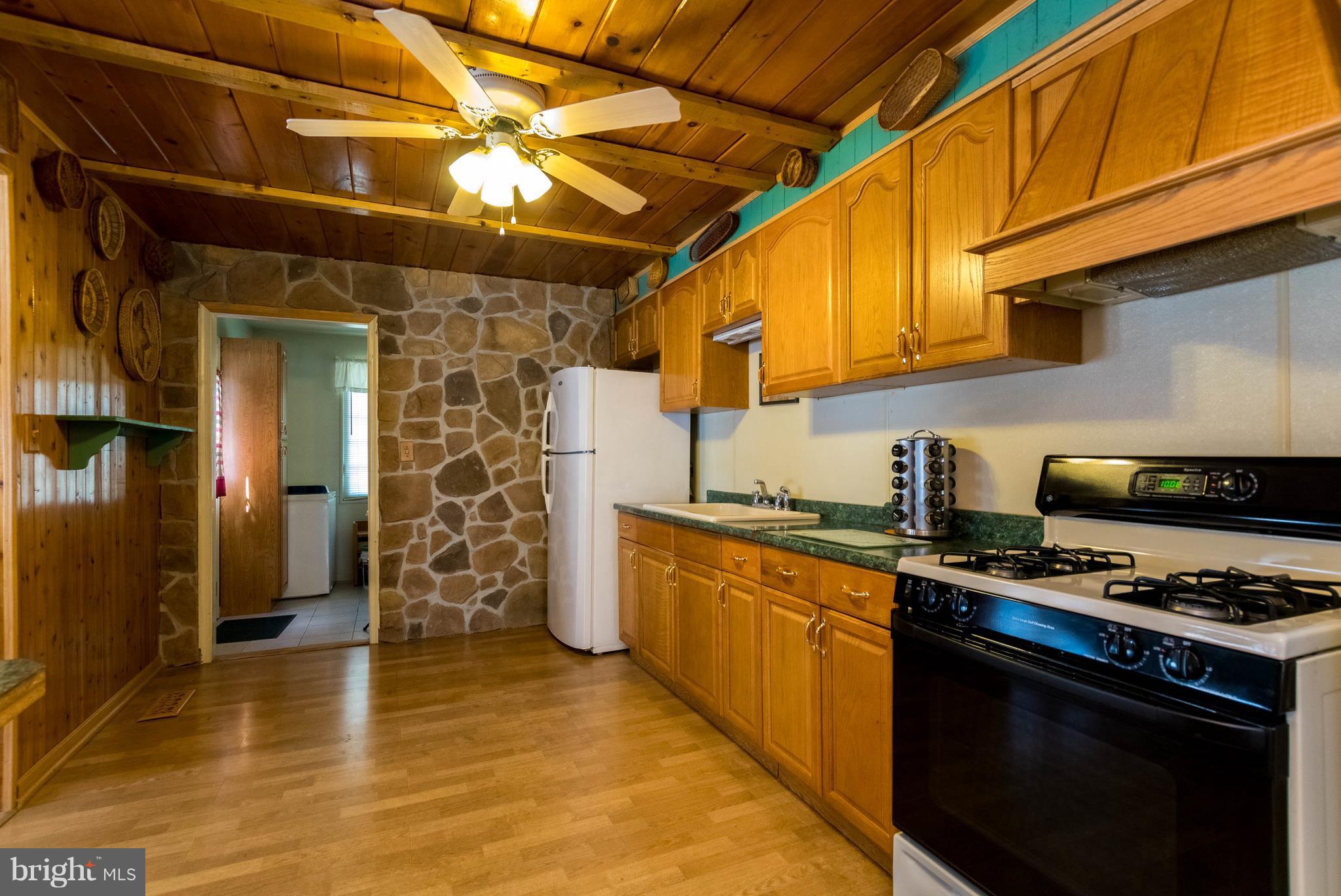 802 Martin Road Baltimore, MD 21221 - Photo 3 of 25 Kitchen