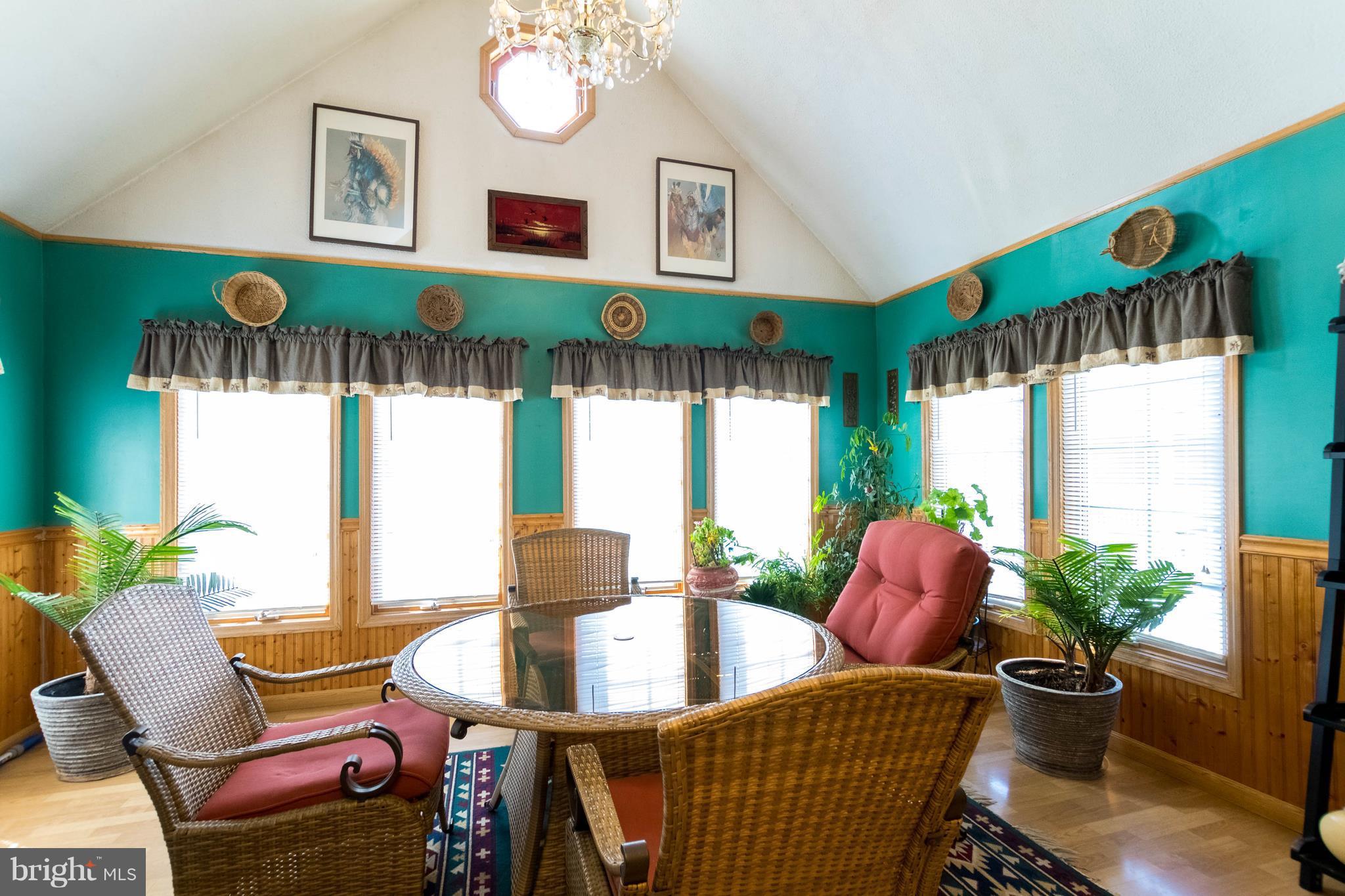 802 Martin Road Baltimore, MD 21221 - Photo 5 of 25 Dining Room/Sunroom