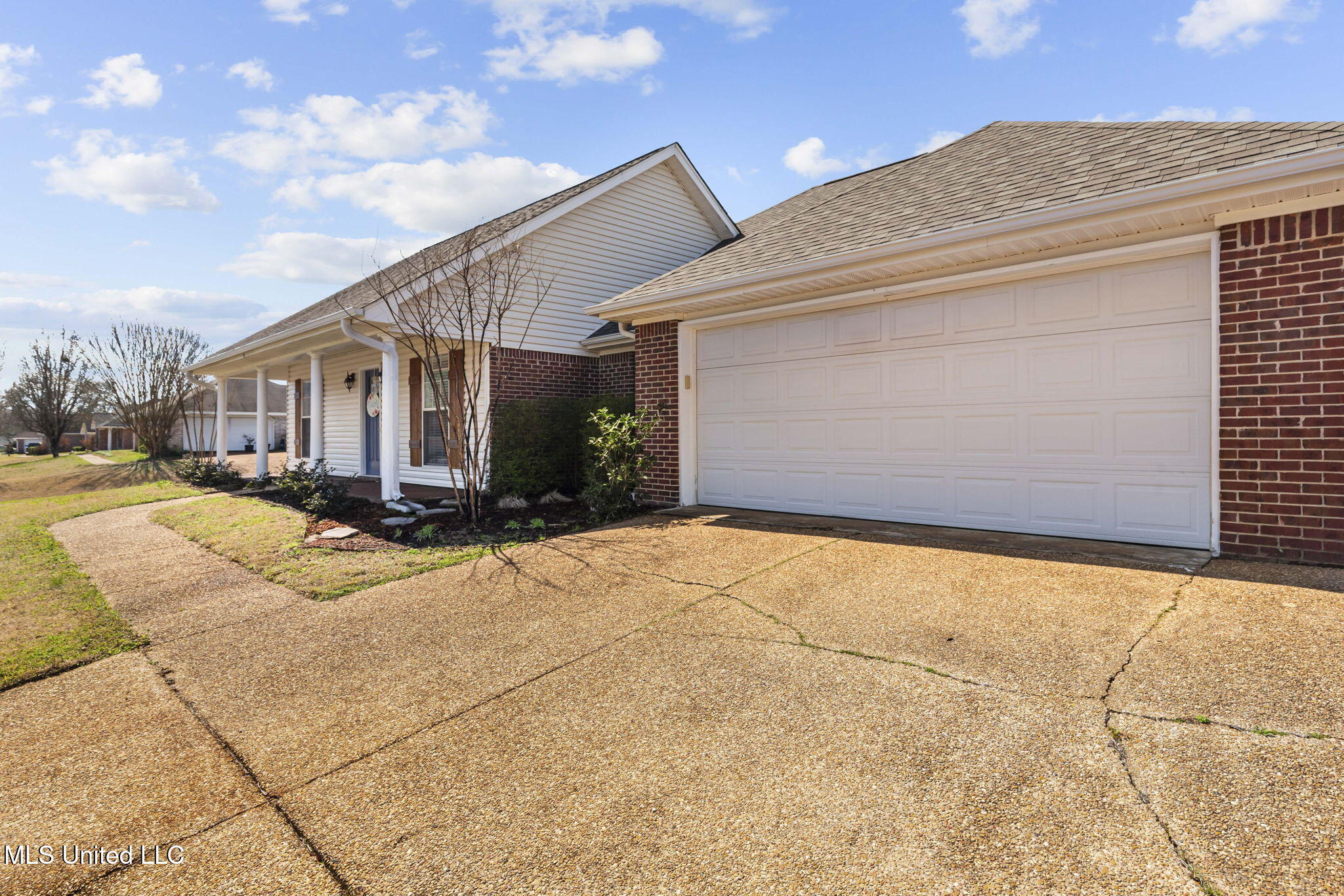 555 Oak Ridge Way Pearl, MS 39208 - Photo 3 of 38 5-web-or-mls-555 Oak Ridge-5