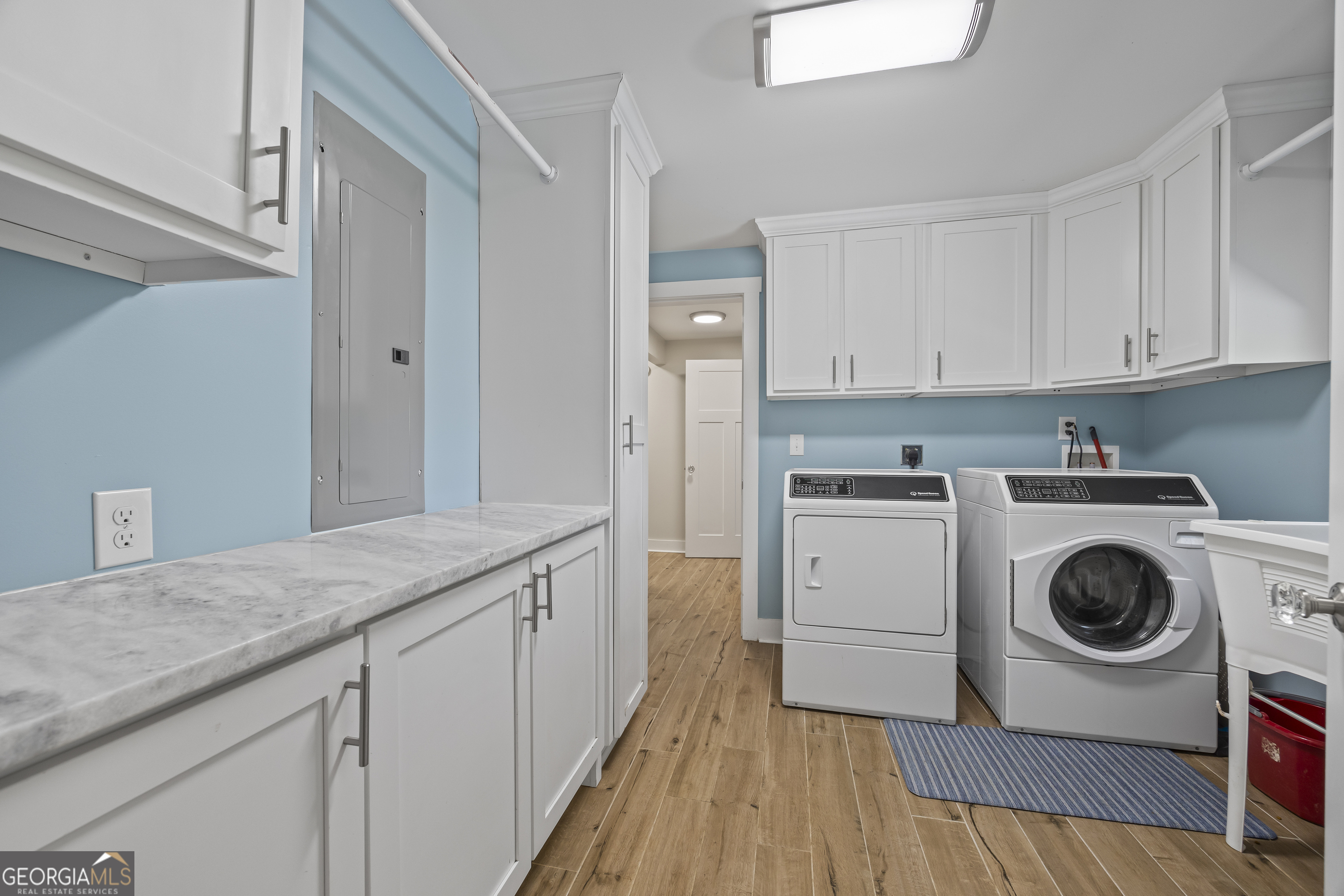 711 Shackelford Road Royston, GA 30662 - Photo 28 of 50 a kitchen with a white cabinets and washer