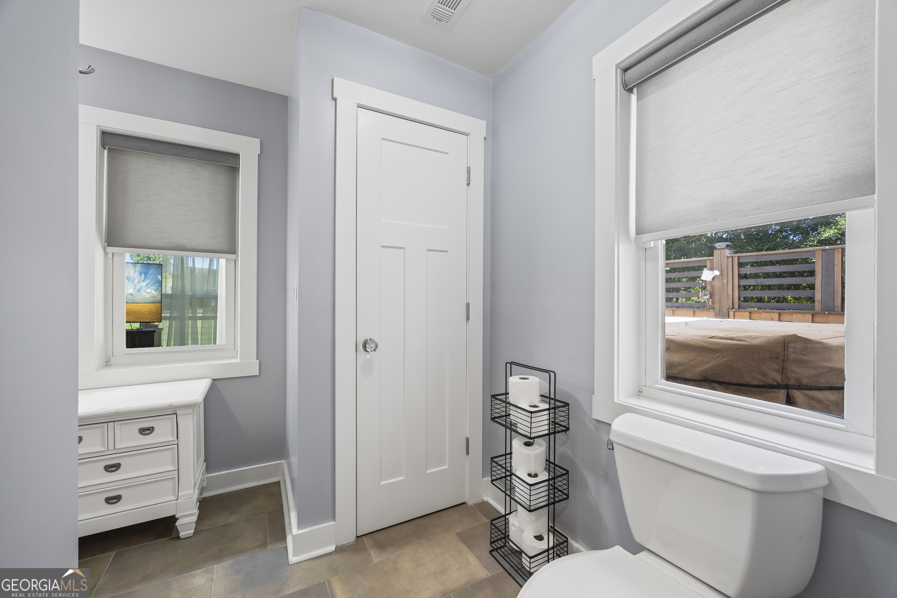 711 Shackelford Road Royston, GA 30662 - Photo 32 of 50 a bathroom with a toilet sink and mirror