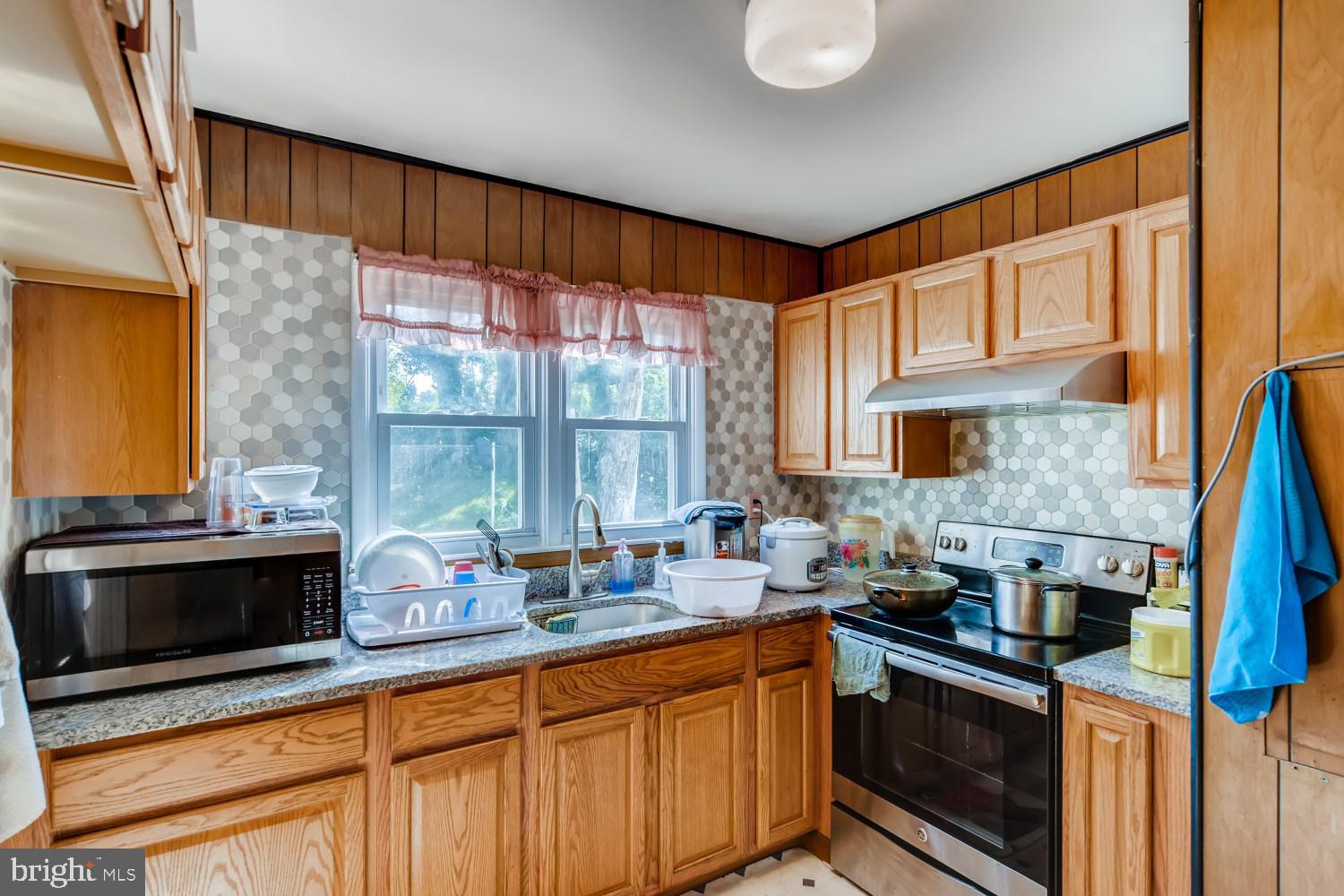 5813 Oakland Road Baltimore, MD 21227 - Photo 12 of 32