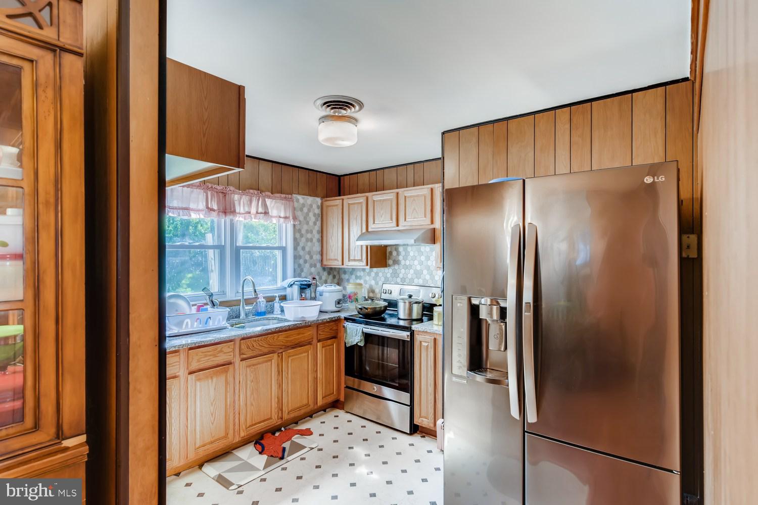 5813 Oakland Road Baltimore, MD 21227 - Photo 13 of 32