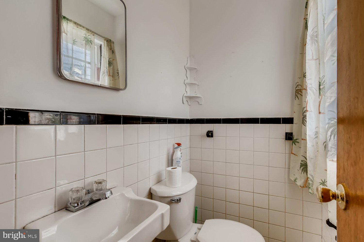 5813 Oakland Road Baltimore, MD 21227 - Photo 17 of 32