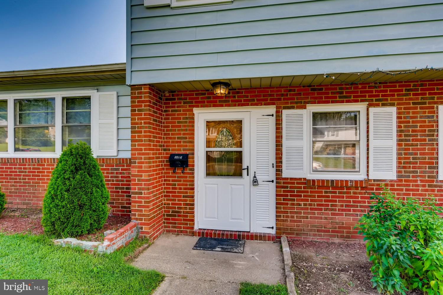 5813 Oakland Road Baltimore, MD 21227 - Photo 5 of 32