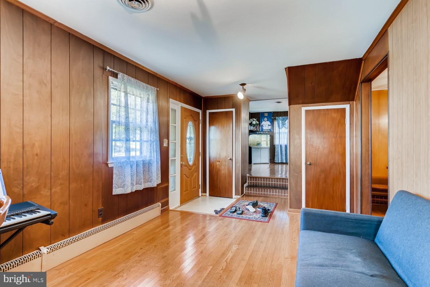 5813 Oakland Road Baltimore, MD 21227 - Photo 8 of 32