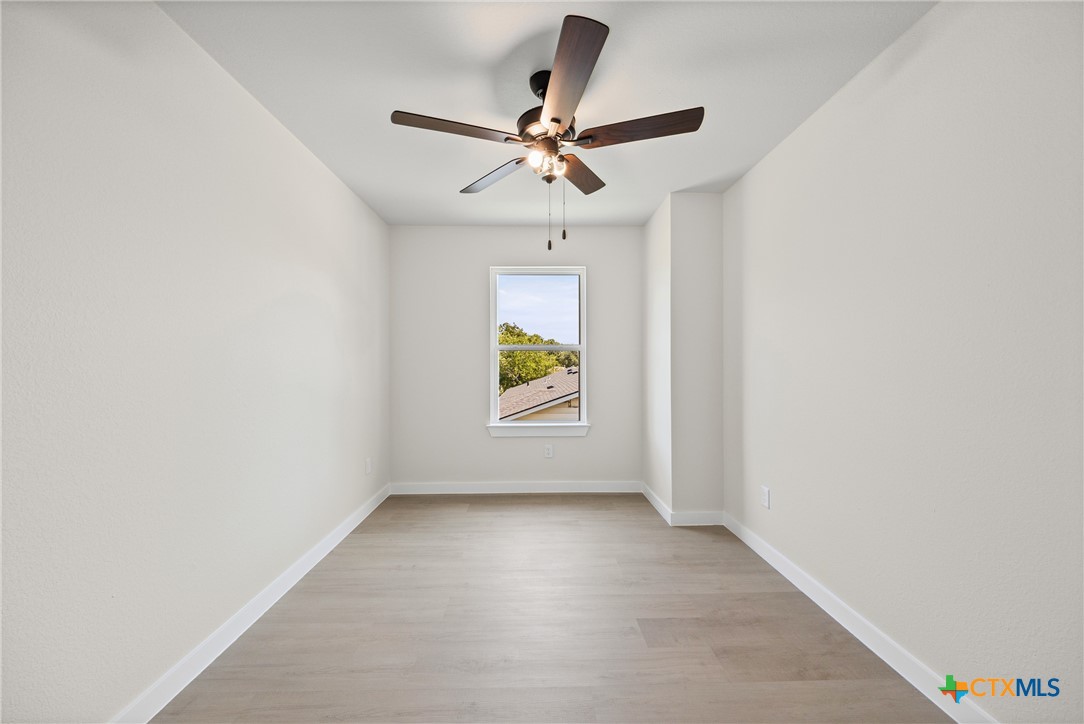 602 South 18th Street, Unit B Temple, TX 76501 - Photo 14 of 24 a view of room with window and ceiling fan