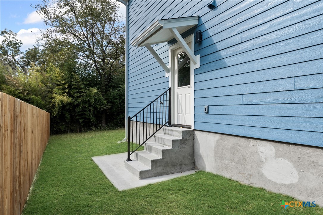 602 South 18th Street, Unit B Temple, TX 76501 - Photo 22 of 24 a view of a back yard with a garden
