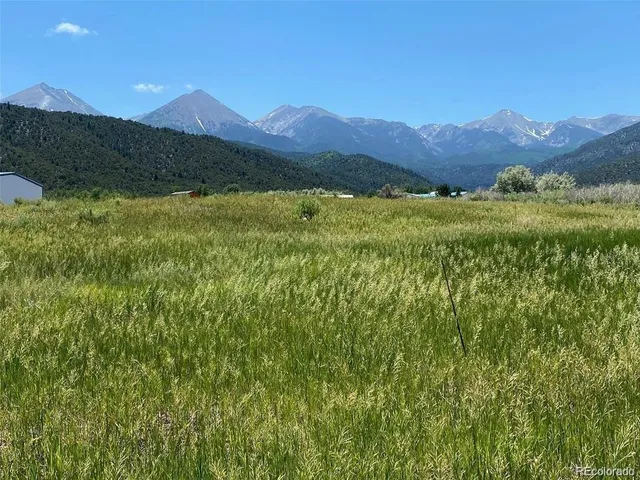 a view of an mountain and a mountain view
