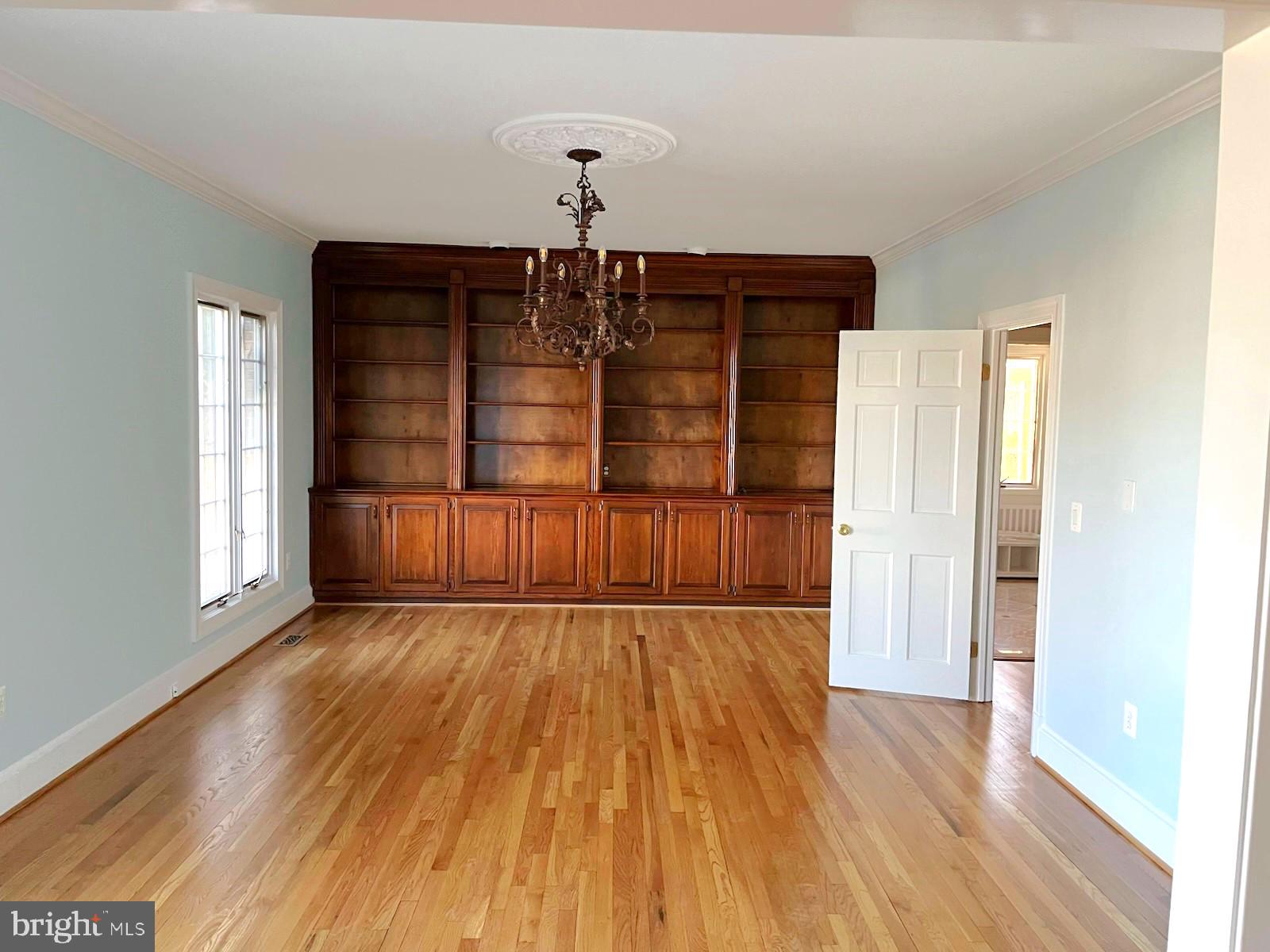 9809 Hall Road Potomac, MD 20854 - Photo 12 of 22