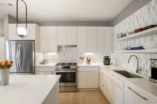 $1,350,000 | 45 West 3rd Street, Unit 313, Boston, MA 02127