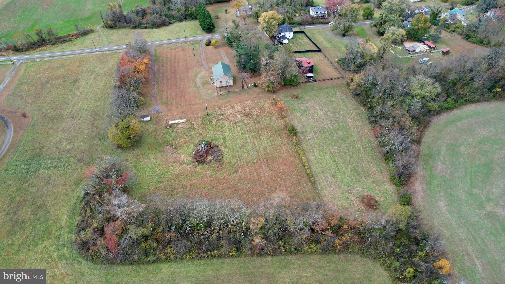 7035 Leeds Manor Road Marshall, VA 20115 - Photo 4 of 17 Gallery Image 4