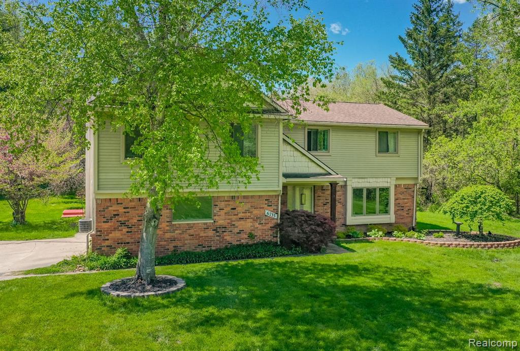 6733 Ridgewood Road Clarkston, MI 48346 - Photo 2 of 43